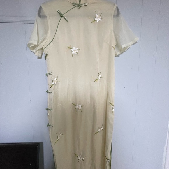 MyCheongsam Dresses & Skirts - Elegant Cream Floral Cheongsam